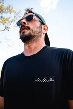 Carregar imagem no visualizador da galeria, Camiseta Essencial KF Bolso
